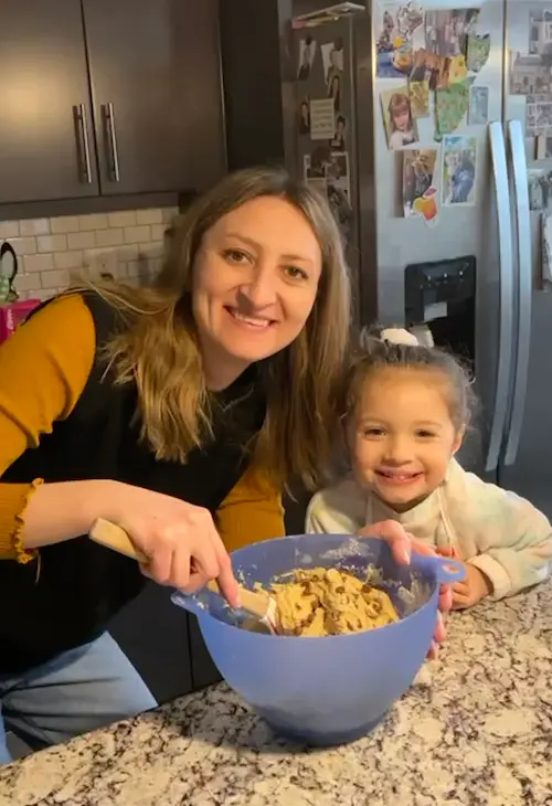 Month-to-month sitter cook with children